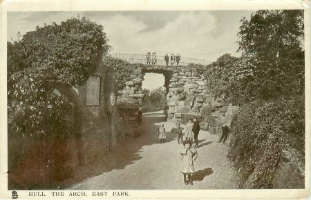 East Park Hull c. 1906. https://tuckdbpostcards.org/items/51486 CC-BY