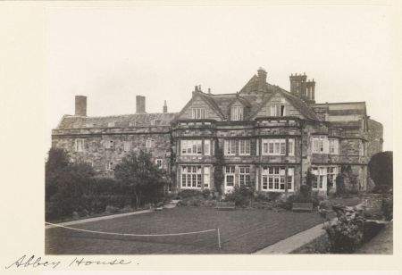 Abbey House Whitby, 1905. Photo Edgar Scamell. ©Victoria & Albert Museum, London