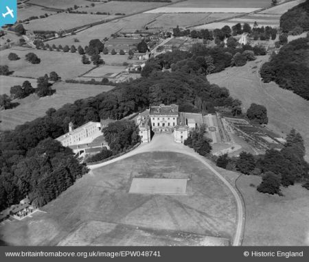 Gilling Castle, 1935. https://www.britainfromabove.org.uk/en/image/EPW048741