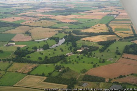 Houghton Hall and parkland. Photo © Chris (cc-by-sa/2.0)