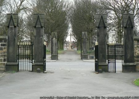 Hunslet Cemetery. Photo © Rich Tea (cc-by-sa/2.0)