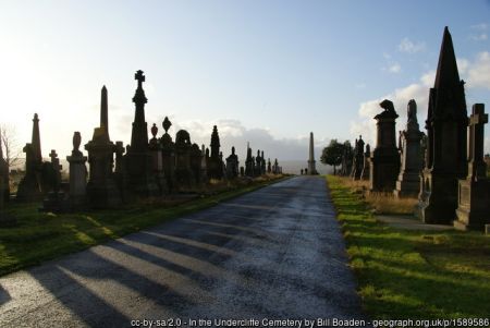 Undercliffe cemetery. Photo © Bill Boaden (cc-by-sa/2.0)