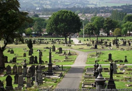 Dewsbury Cemetery. Photo © Chris Pattinson (cc-by-sa/2.0)