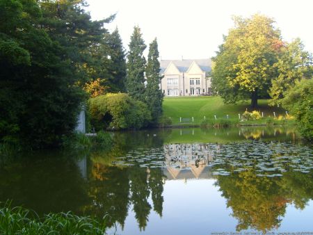 Kenwood Hall. https://www.geograph.org.uk/photo/2575133